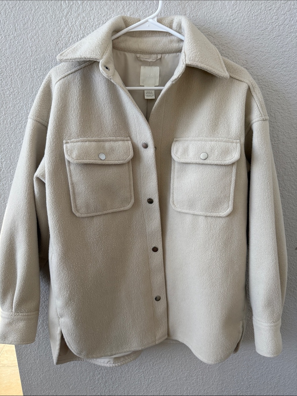 H&M Cream Utility Fleece Shacket with Front Flap Pockets